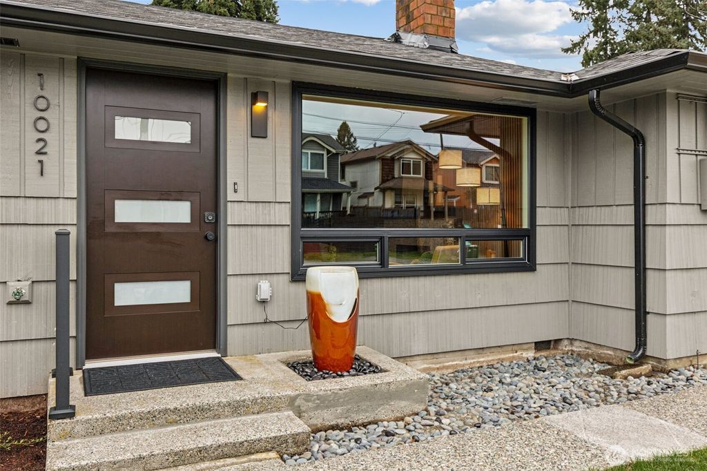 Photo of 10021 19th Avenue SW, Seattle, WA 98146 (MLS # 2490750)