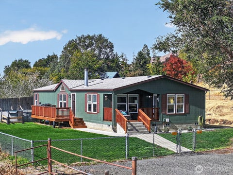 Photo of 7 Grandview Drive, Lyle, WA 98635 (MLS # 2593650)