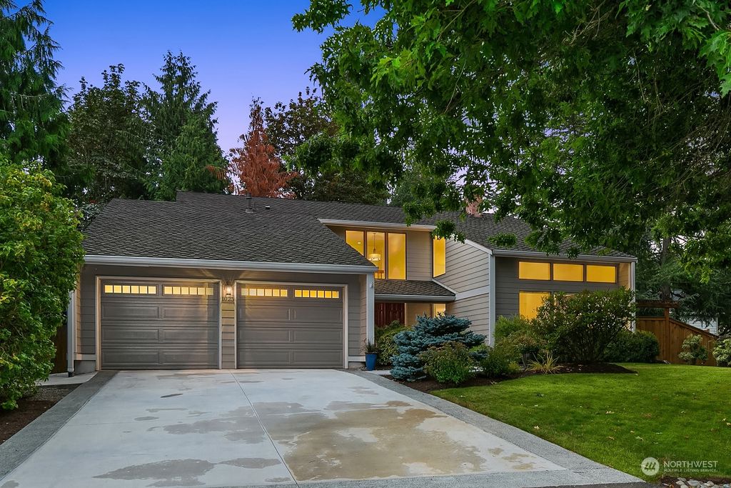 Photo of 1025 NW Honeywood Place, Issaquah, WA 98027 (MLS # 1995879)