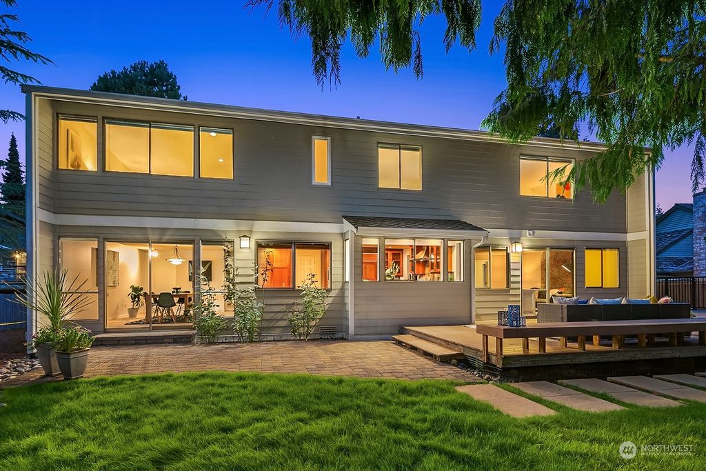 Photo of 1025 NW Honeywood Place, Issaquah, WA 98027 (MLS # 1995879)