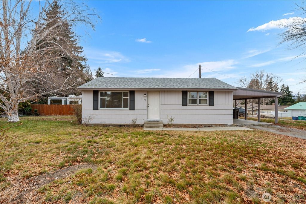 Photo of 1100 3rd Street, East Wenatchee, WA 98802 (MLS # 2485428)