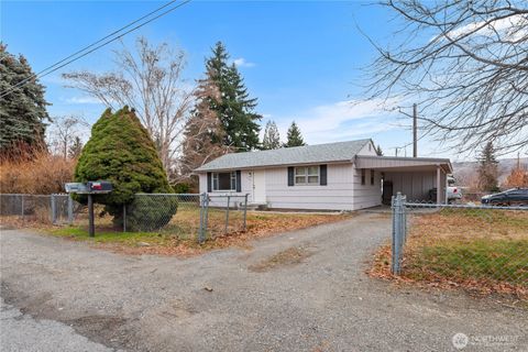 Photo of 1100 3rd Street, East Wenatchee, WA 98802 (MLS # 2485428)