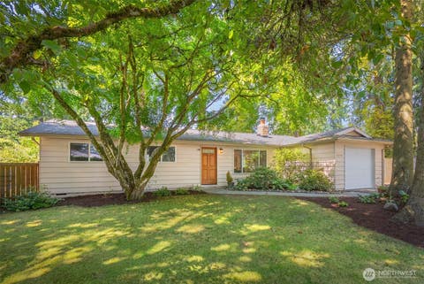 Photo of 8300 NE 146th Street, Kenmore, WA 98028 (MLS # 2567194)
