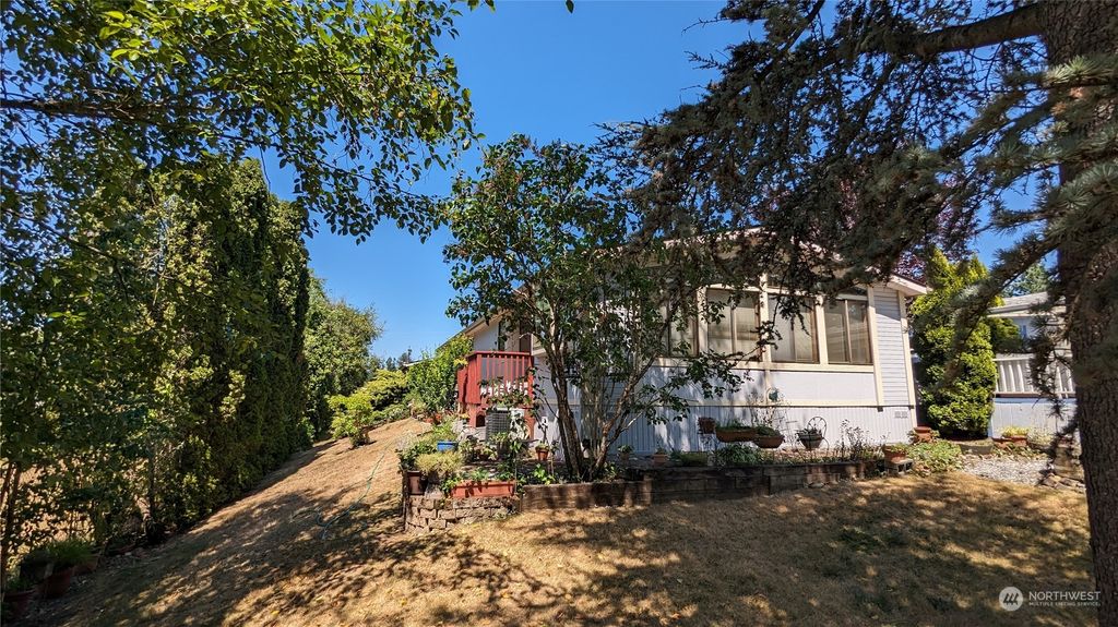 Photo of 20703 113th Place SE, Kent, WA 98031 (MLS # 2141805)