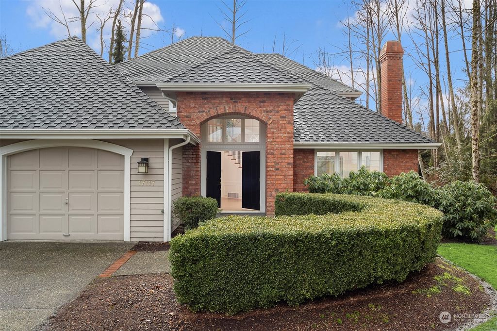 Photo of 17117 SE 47th Place, Bellevue, WA 98006 (MLS # 2215800)