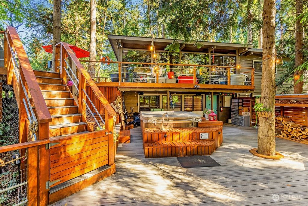 Photo of 4015 NE 196th Street, Lake Forest Park, WA 98155 (MLS # 2209196)