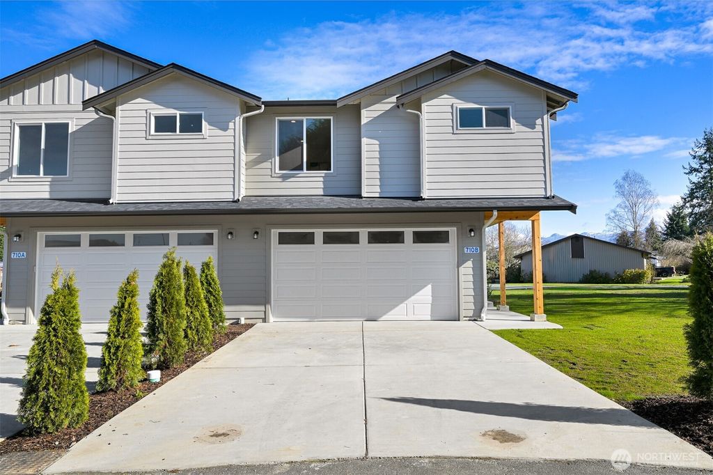 Photo of 710 F AND S GRADE RD #B, Sedro Woolley, WA 98284 (MLS # 2528352)