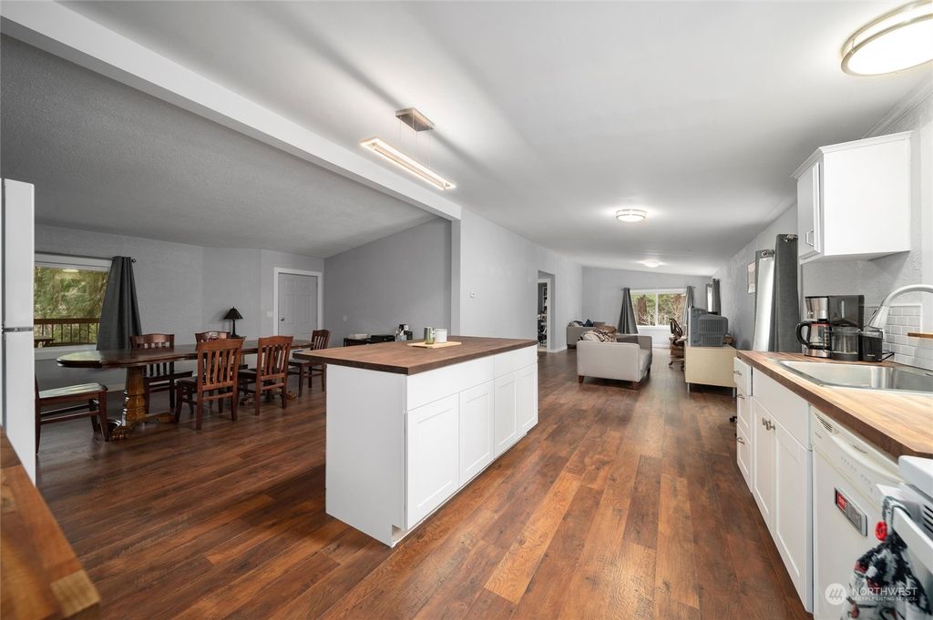 Photo of 29918 NW 40th Avenue, Stanwood, WA 98292 (MLS # 2043040)