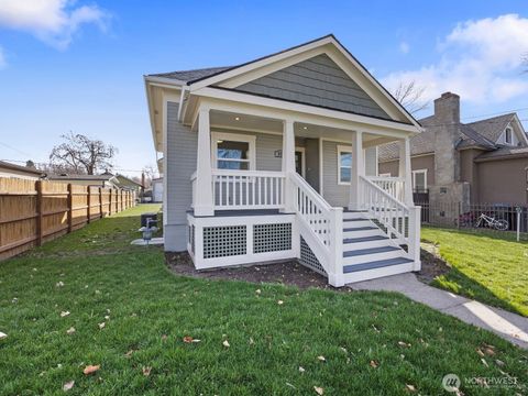 Photo of 825 S 3rd Avenue, Walla Walla, WA 99362 (MLS # 2375962)