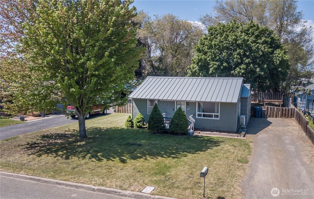 Photo of 709 S Maple ST, Ellensburg, WA 98926 (MLS # 2518283)