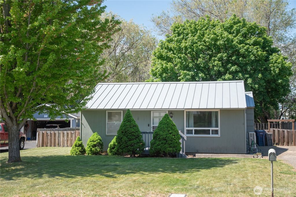 Photo of 709 S Maple ST, Ellensburg, WA 98926 (MLS # 2518283)