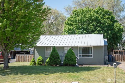 Photo of 709 S Maple ST, Ellensburg, WA 98926 (MLS # 2518283)
