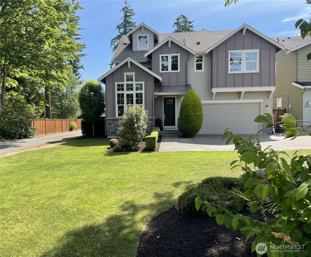 Photo of 502 233rd Avenue NE, Sammamish, WA 98074 (MLS # 2387386)