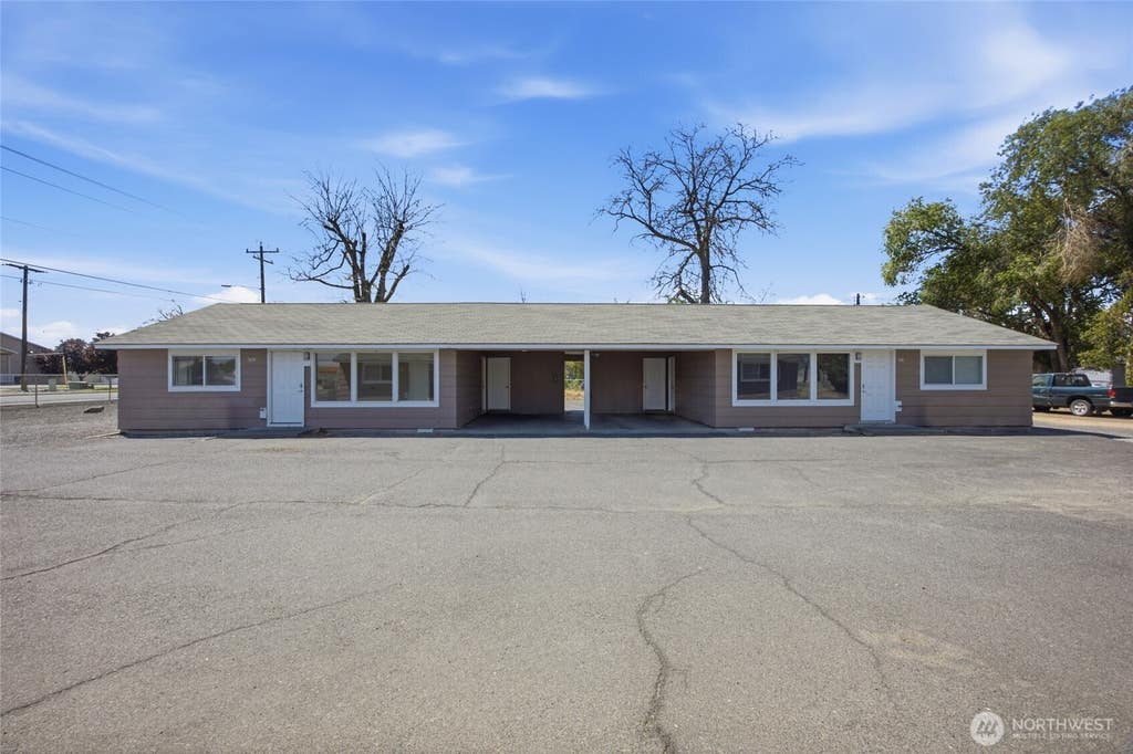 Photo of 329 S Gibby Road, Moses Lake, WA 98837 (MLS # 2549664)