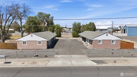 Photo of 329 S Gibby Road, Moses Lake, WA 98837 (MLS # 2549664)