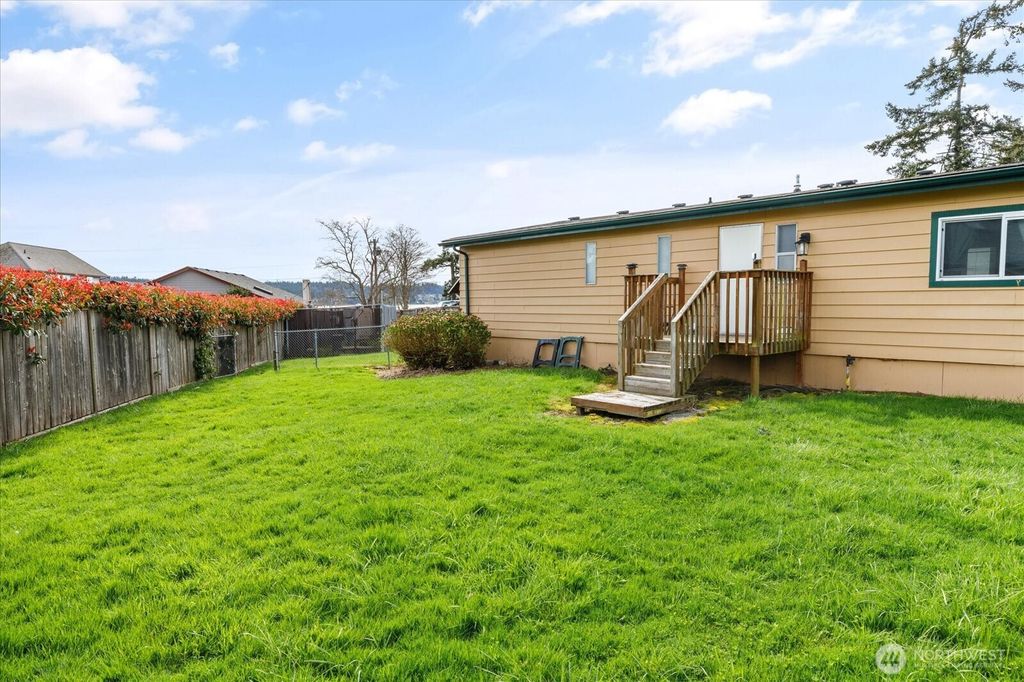 Photo of 801 Walker Avenue Ave, Oak Harbor, WA 98277 (MLS # 2498498)