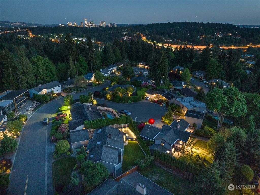 Photo of 10702 NE 42nd Place, Kirkland, WA 98033 (MLS # 2070411)