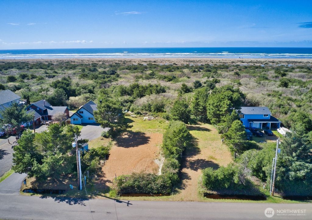 Photo of 317 Sand Dune Avenue NW, Ocean Shores, WA 98569 (MLS # 2492921)
