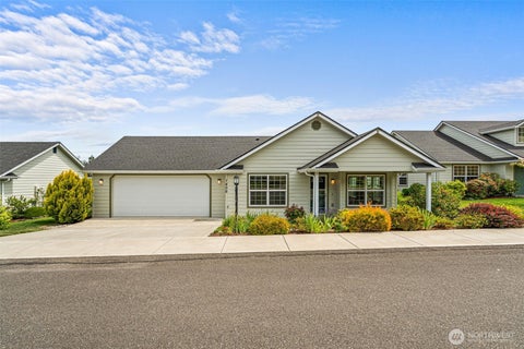 Photo of 1406 Stillwaters Avenue, Centralia, WA 98531 (MLS # 2537056)