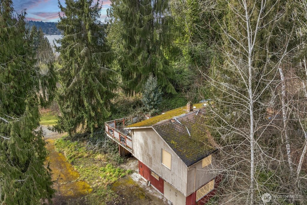 Photo of 3602 E Lake Sammamish Parkway NE, Sammamish, WA 98074 (MLS # 2335588)