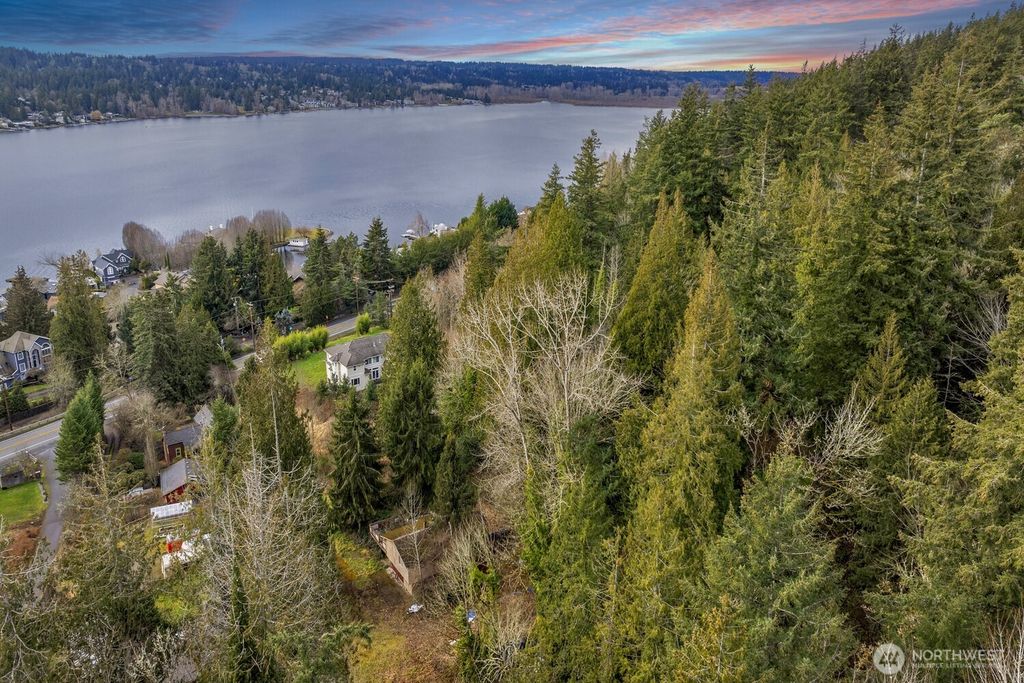 Photo of 3602 E Lake Sammamish Parkway NE, Sammamish, WA 98074 (MLS # 2335588)