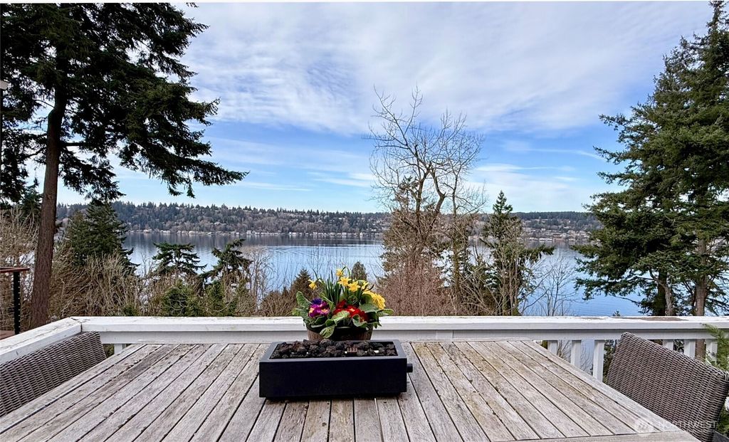 Photo of 15037 61st Place NE, Kenmore, WA 98028 (MLS # 2331294)