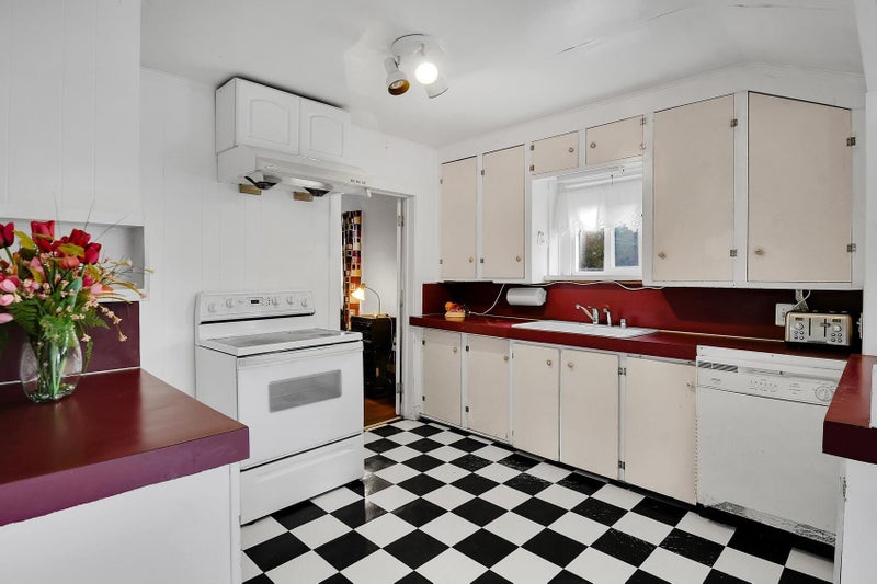 1216 N 103rd Street
