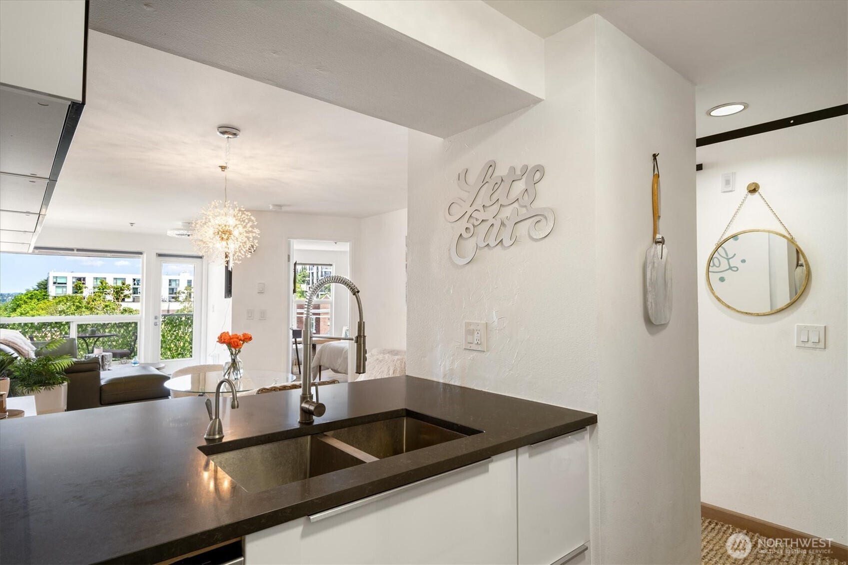 530 Melrose Avenue E 701