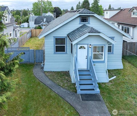 Photo of 2218 Summit Avenue, Everett, WA 98201 (MLS # 2536230)