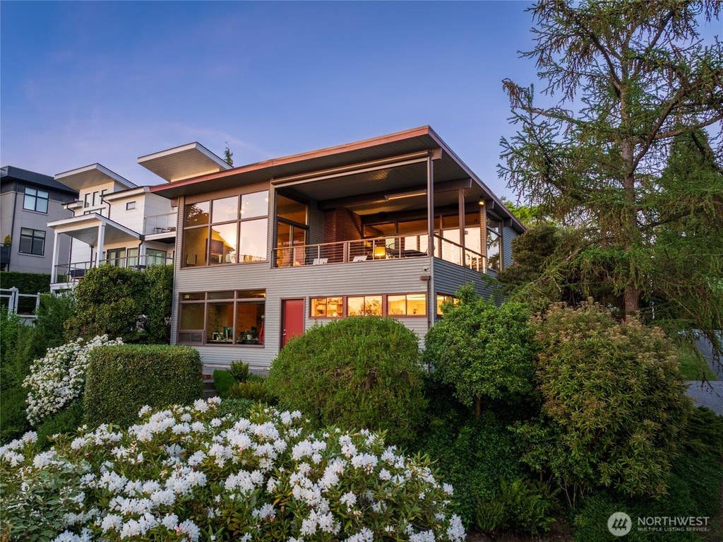 Photo of 3201 Magnolia Boulevard W, Seattle, WA 98199 (MLS # 2573878)