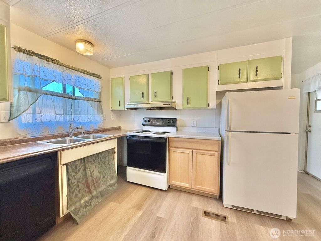 Photo of 3001 S 288th Street #343, Federal Way, WA 98003 (MLS # 2424399)