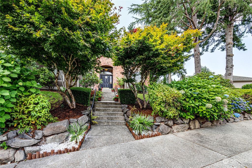 Photo of 33339 10th Street SW, Federal Way, WA 98023 (MLS # 2154528)