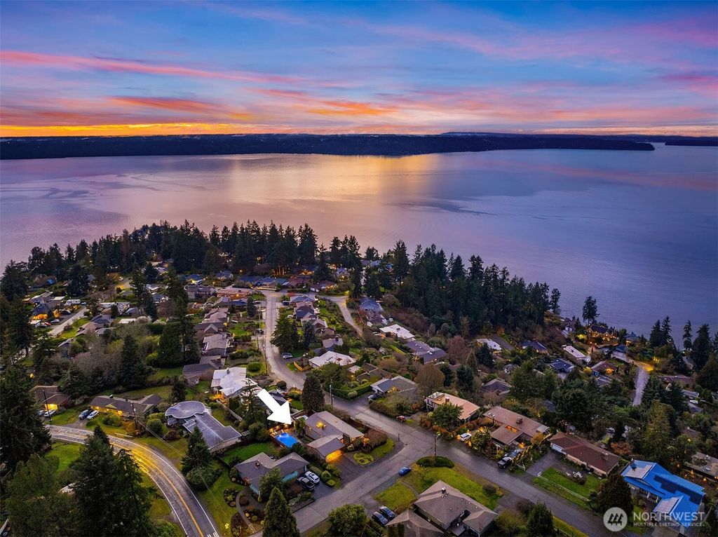 Photo of 16705 27th Avenue SW, Burien, WA 98166 (MLS # 2488721)