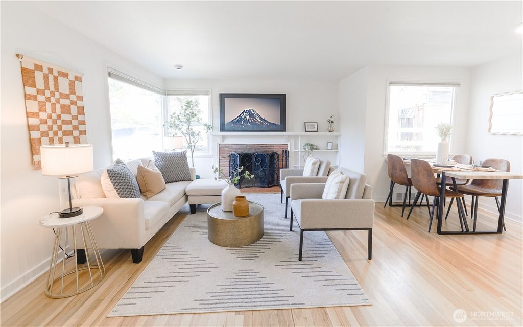 Photo of 6012 40th Avenue NE, Seattle, WA 98115 (MLS # 2478629)