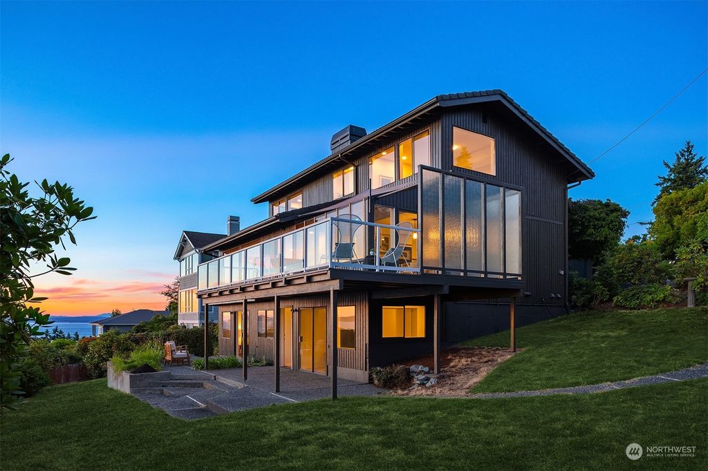 Photo of 747 Washington Avenue, Mukilteo, WA 98275 (MLS # 2141258)