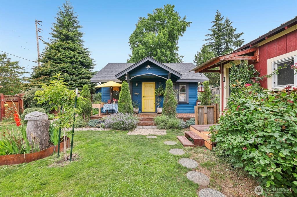 Photo of 1019 W 37th Street, Vancouver, WA 98660 (MLS # 2547221)