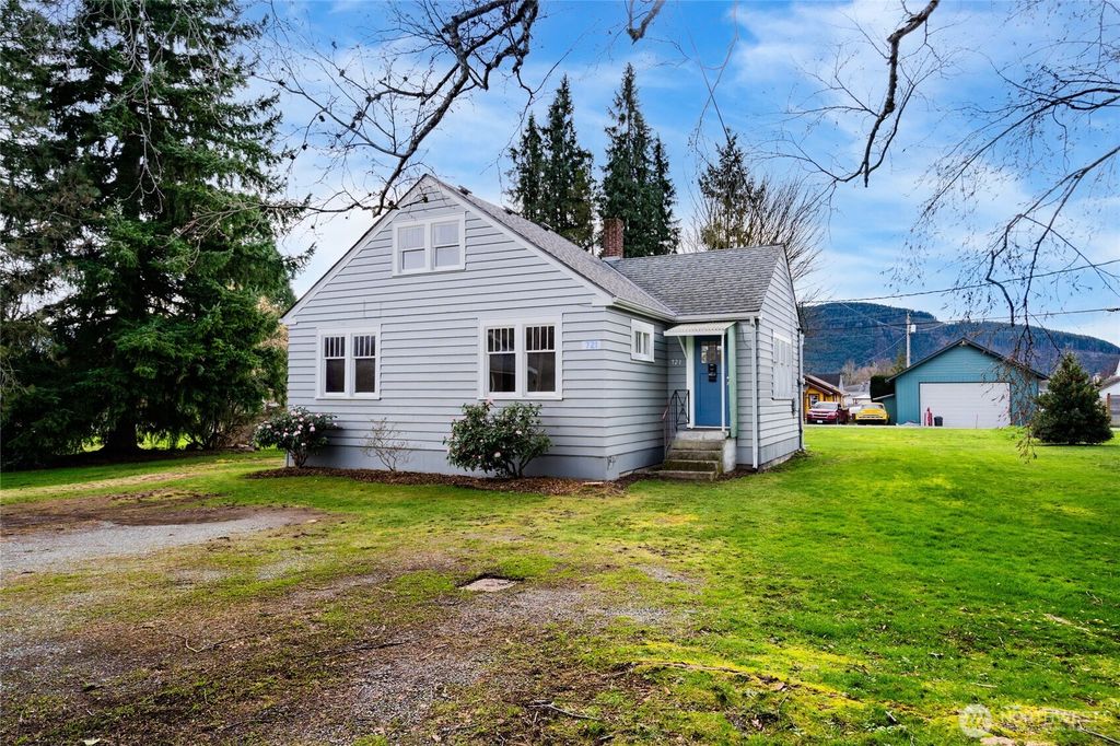 Photo of 721 Warner Street, Sedro Woolley, WA 98284 (MLS # 2483538)