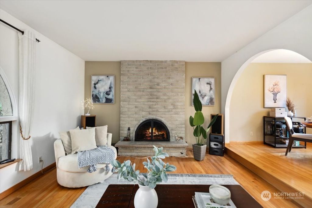 Photo of 22821 NE 61st ST St, Redmond, WA 98053 (MLS # 2176224)