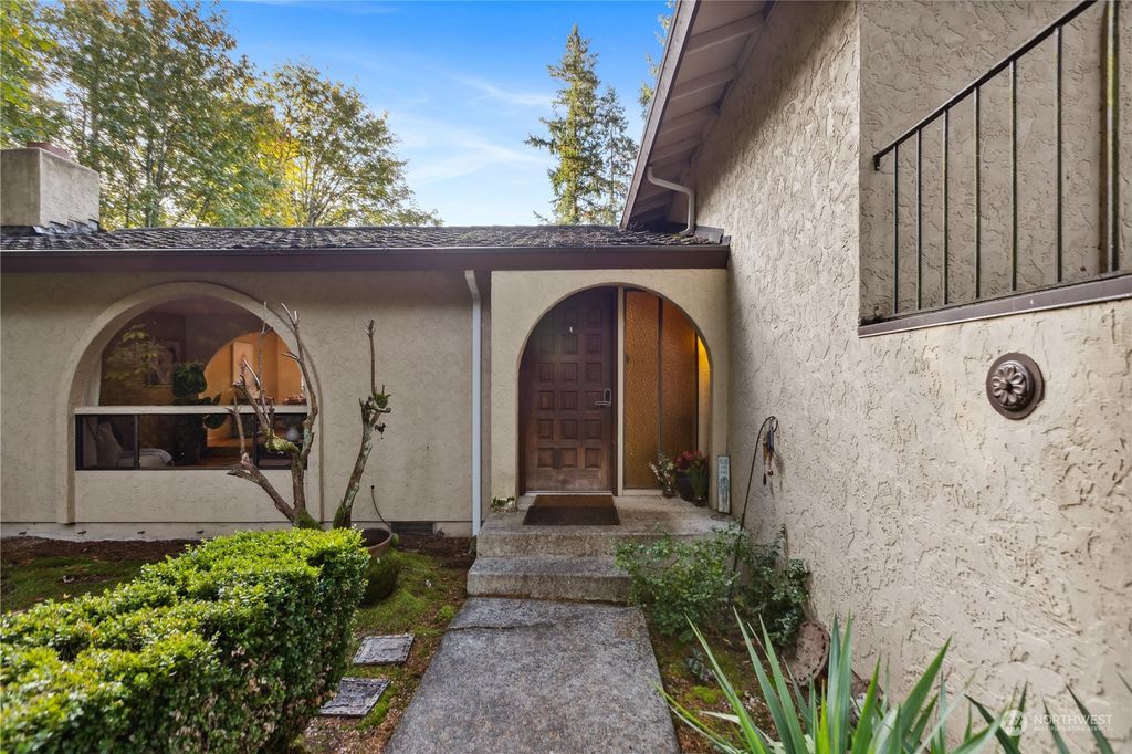 Photo of 22821 NE 61st ST St, Redmond, WA 98053 (MLS # 2176224)