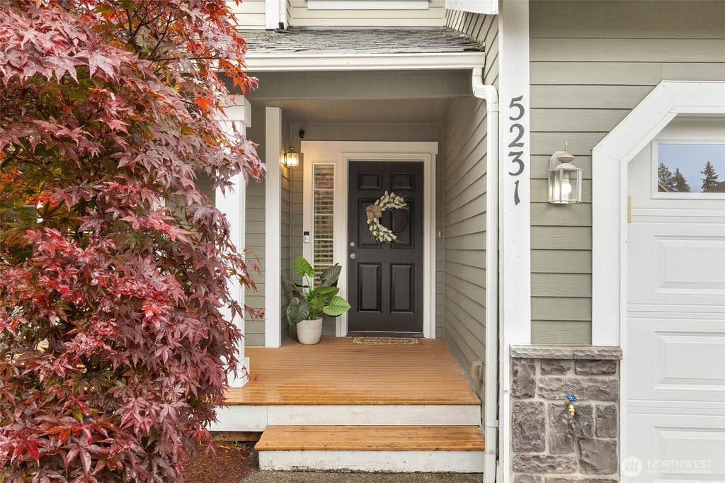 Photo of 5231 NE 11th Court, Renton, WA 98059 (MLS # 2565551)
