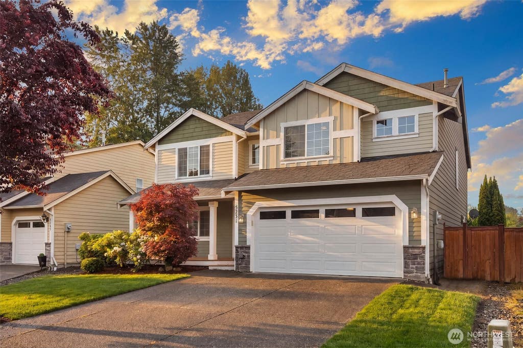 Photo of 5231 NE 11th Court, Renton, WA 98059 (MLS # 2565551)