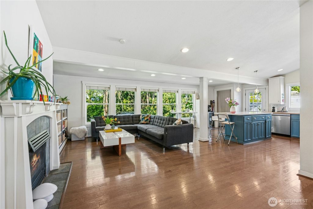 Photo of 7826 SE 24th Street, Mercer Island, WA 98040 (MLS # 2402545)