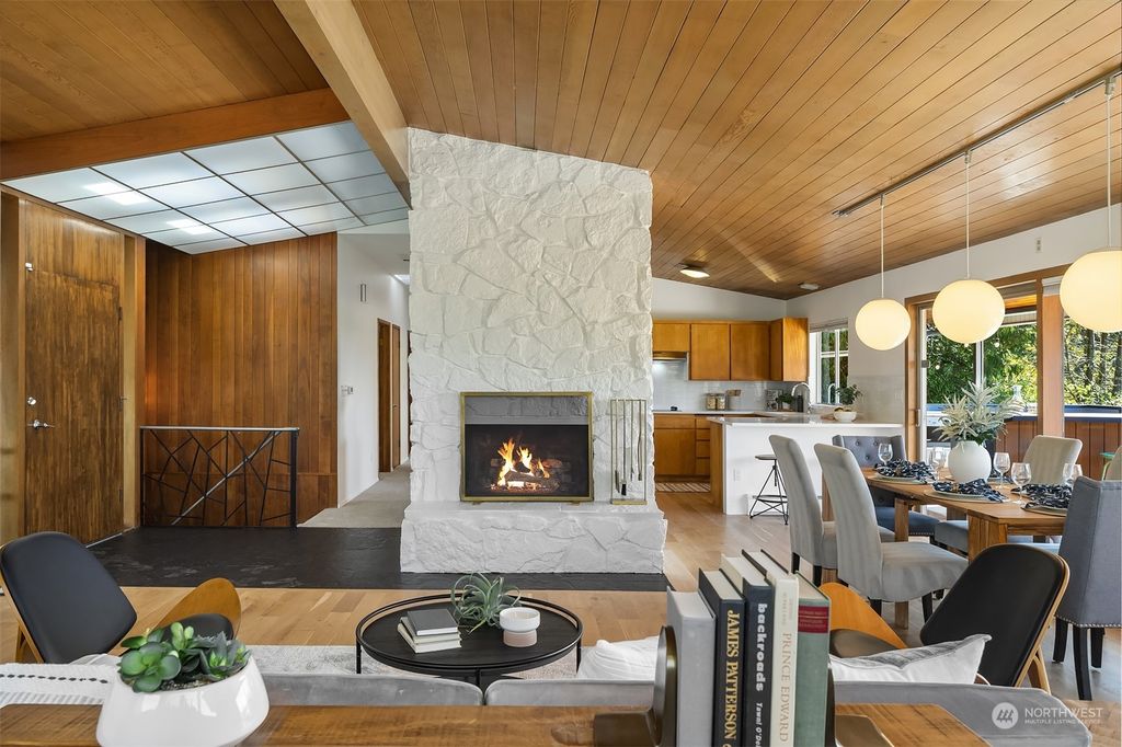 Photo of 2605 SW 110th Street, Seattle, WA 98146 (MLS # 2067266)