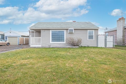 Photo of 112 E Street NE, Ephrata, WA 98823 (MLS # 2467525)