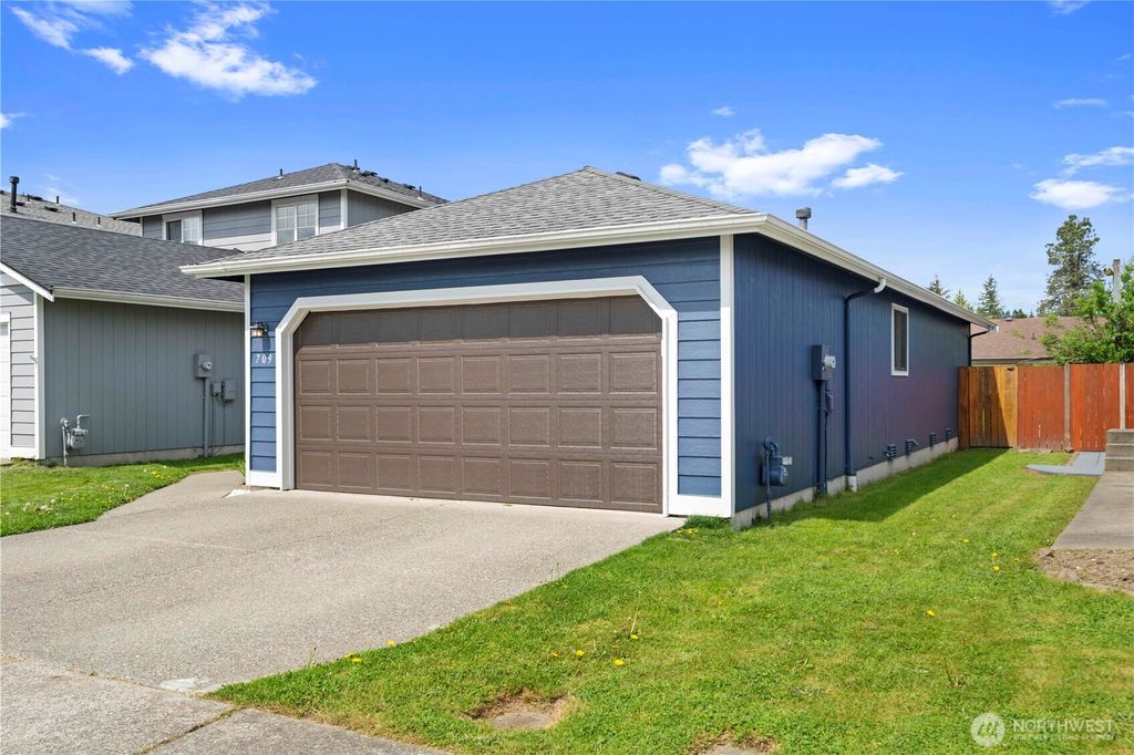 Photo of 709 Lois Lane, Sultan, WA 98294 (MLS # 2506013)