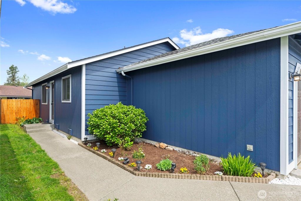 Photo of 709 Lois Lane, Sultan, WA 98294 (MLS # 2506013)