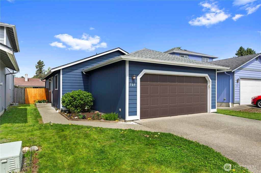 Photo of 709 Lois Lane, Sultan, WA 98294 (MLS # 2506013)
