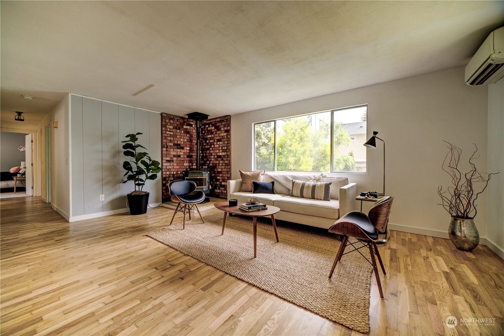 Photo of 1716 NE 92nd Street, Seattle, WA 98115 (MLS # 2230594)