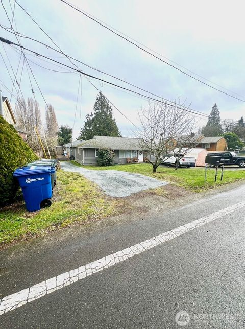 Photo of 13348 32nd Ave Ave S, Tukwila, WA 98168 (MLS # 2488622)