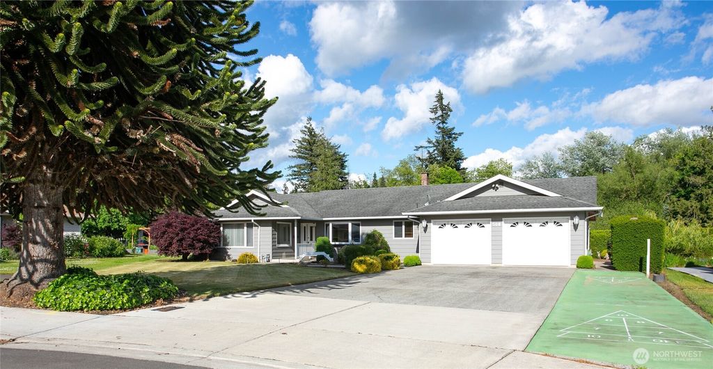Photo of 508 17th Street, Lynden, WA 98264 (MLS # 2525498)